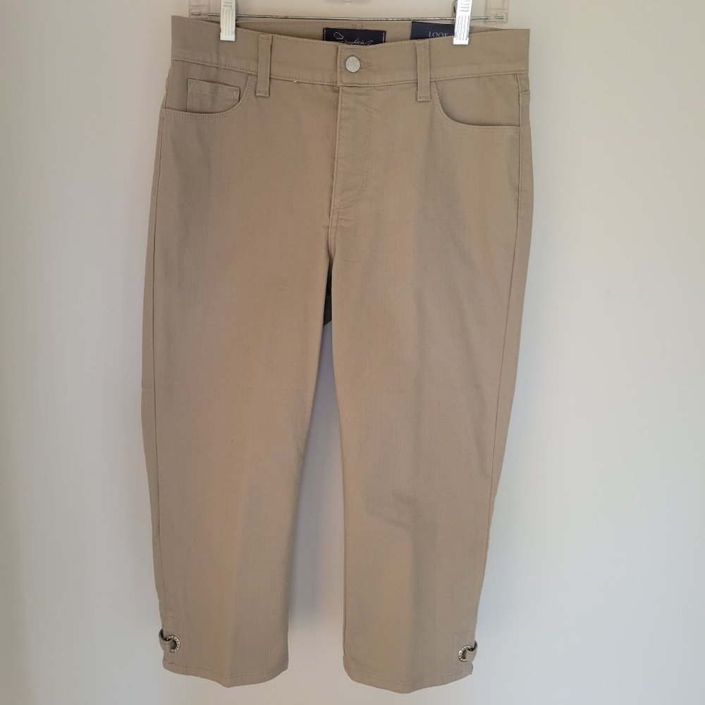 NOT YOUR DAUGHTERS JEANS,  Vintage Ladies Beige Capris.  Size 8.